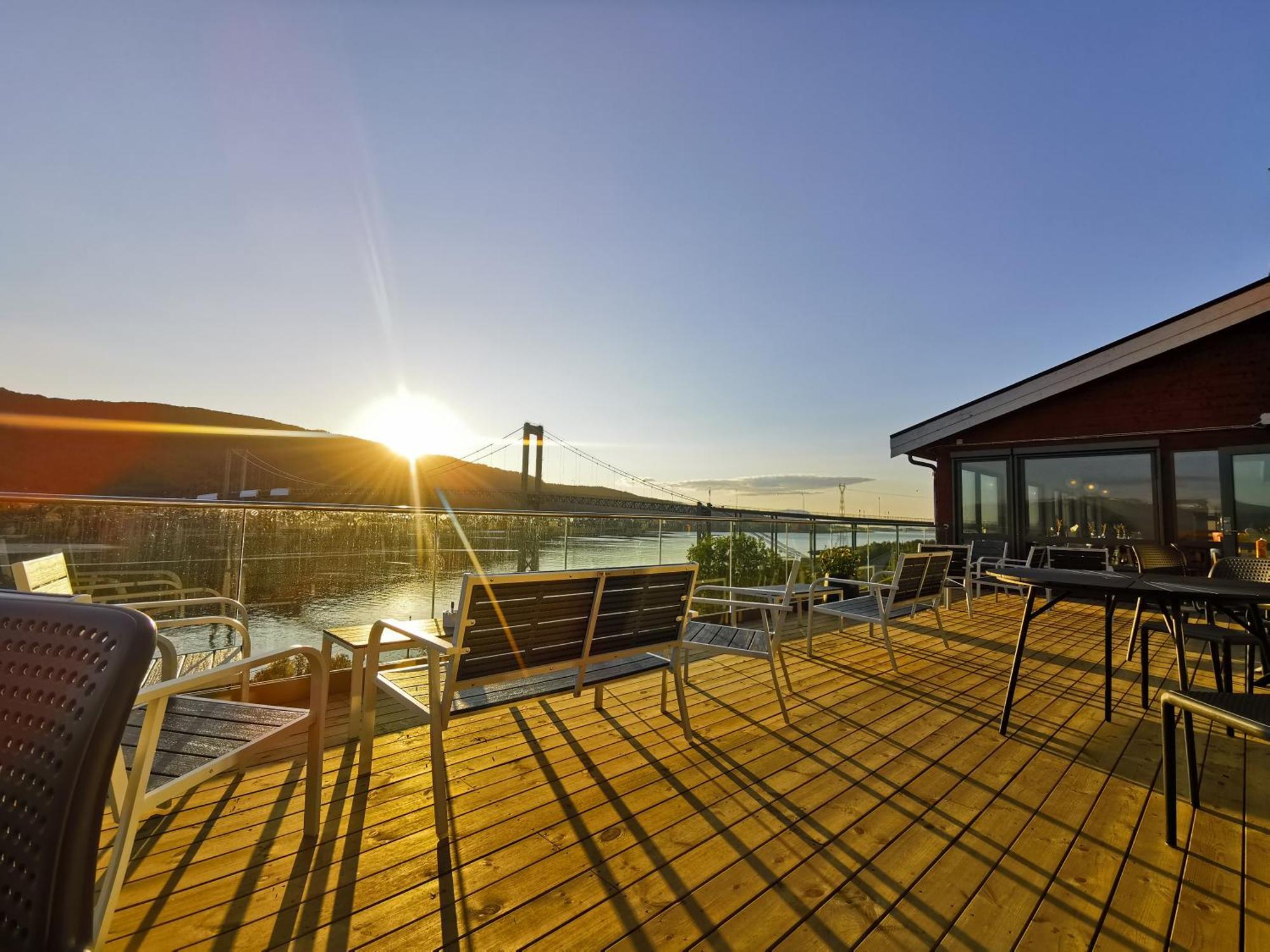 Tjeldsundbrua Hotel Skanland Екстериор снимка