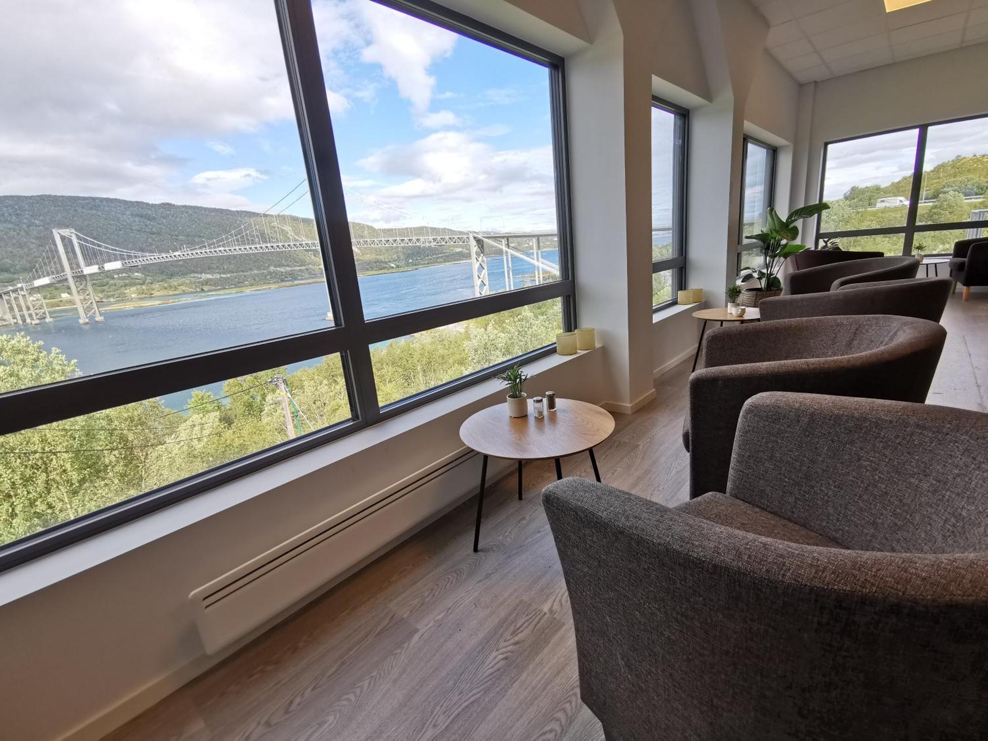 Tjeldsundbrua Hotel Skanland Екстериор снимка